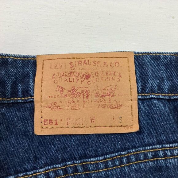 Vintage Levi’s 551 Jeans Women’s 12S Blue Denim Relaxed Tapered 90s Y2K - Picture 8 of 12